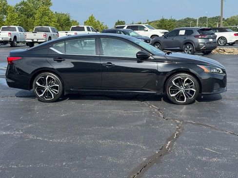 Used 2024 Nissan Altima 2.5 SR FWD image 2