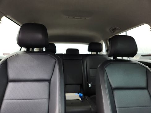 Used 2020 Volkswagen Tiguan SE image 18