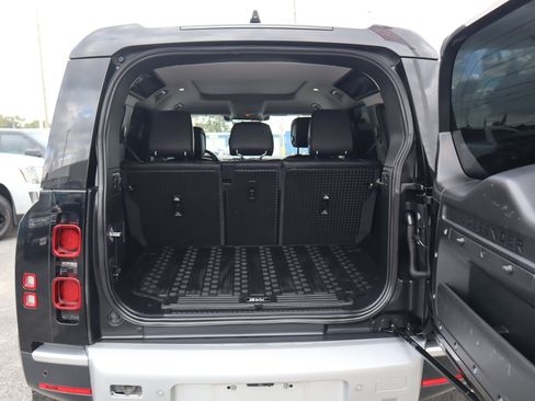 Used 2020 Land Rover Defender 110 HSE image 4