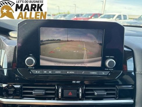 Used 2025 Nissan Pathfinder SV FWD image 10