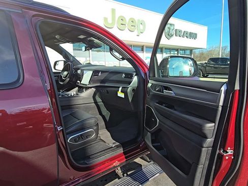 New 2026 Jeep Grand Wagoneer Limited image 17