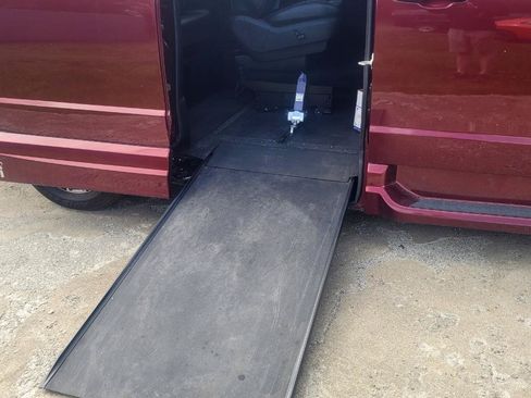 Used 2019 Dodge Grand Caravan GT FWD image 11