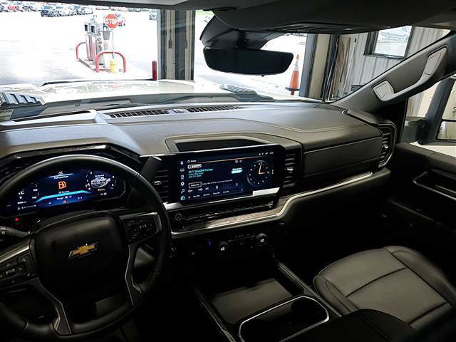 Used 2026 Chevrolet Silverado 2500 LTZ w/ LTZ Premium Package AWD/4WD image 9