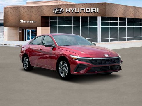 New 2025 Hyundai Elantra SEL image 11