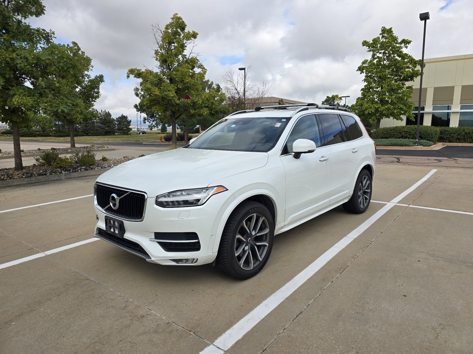 Used 2019 Volvo XC90 T6 Momentum w/ Advanced Package AWD/4WD image 1