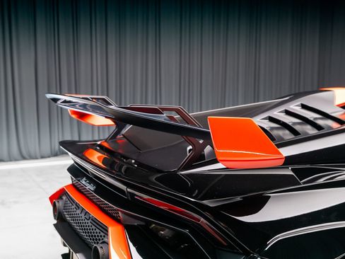 Used 2021 Lamborghini Huracan STO RWD image 9