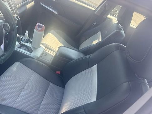 Used 2014 Toyota Camry SE image 9