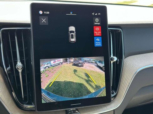 New 2026 Volvo XC60 B5 Core w/ Climate Package image 4