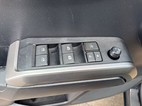 Used 2021 Toyota Tacoma Limited AWD/4WD image 9