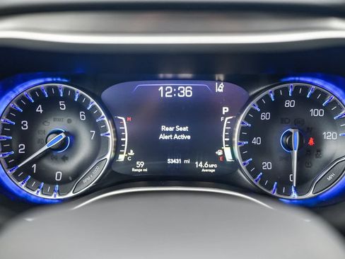 Used 2024 Chrysler Pacifica Touring-L image 22