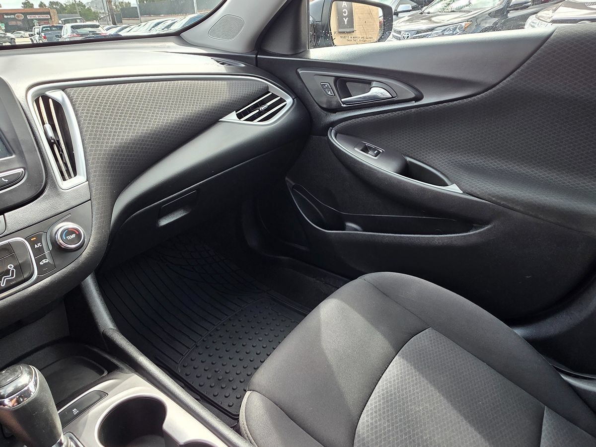 Used 2018 Chevrolet Malibu LS FWD image 36