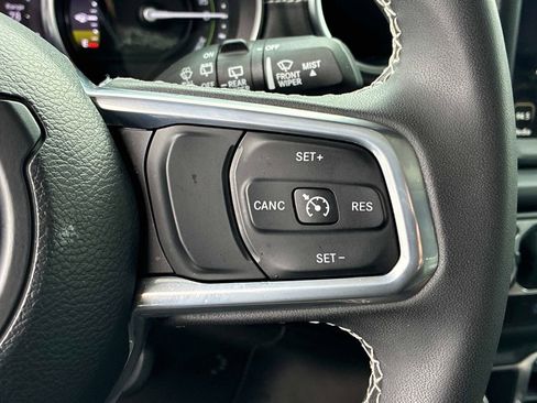 Used 2023 Jeep Wrangler Unlimited Sahara image 28