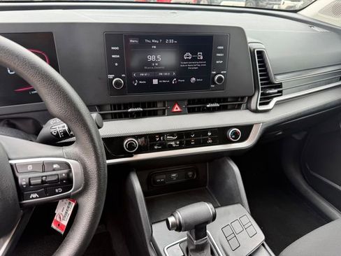 Used 2025 Kia Sportage LX FWD image 17