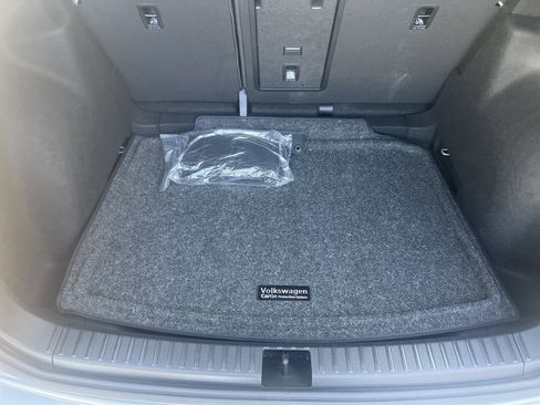 Certified 2024 Volkswagen Taos SE w/ Panoramic Sunroof Package image 31