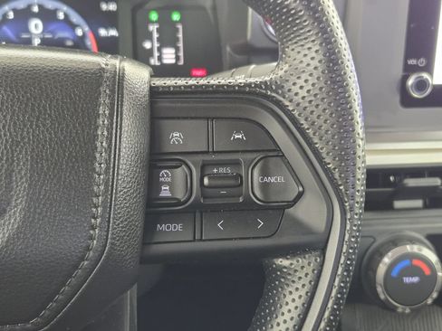 Used 2025 Toyota Tacoma SR5 AWD/4WD image 32