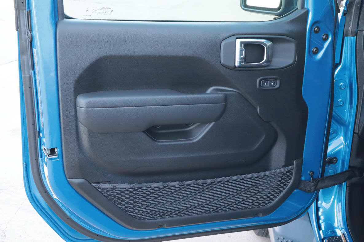 Used 2025 Jeep Wrangler Sport AWD/4WD image 16