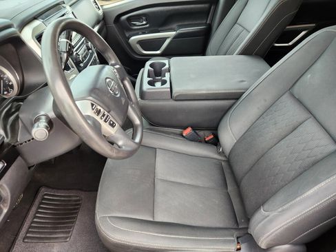 Used 2017 Nissan Titan SV image 7