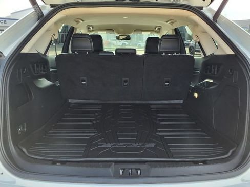 Used 2021 Ford Edge Titanium FWD image 8