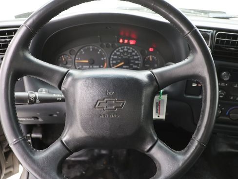 Used 2002 Chevrolet S10 Pickup 2WD Regular Cab w/ Preferred Equipment Group image 17