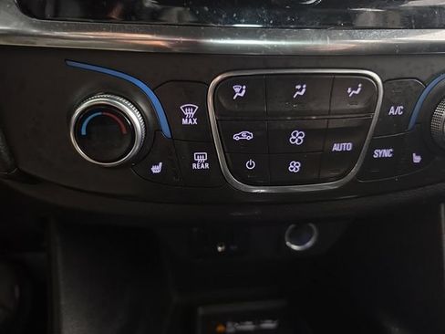 Used 2023 Chevrolet Traverse LT AWD/4WD image 15