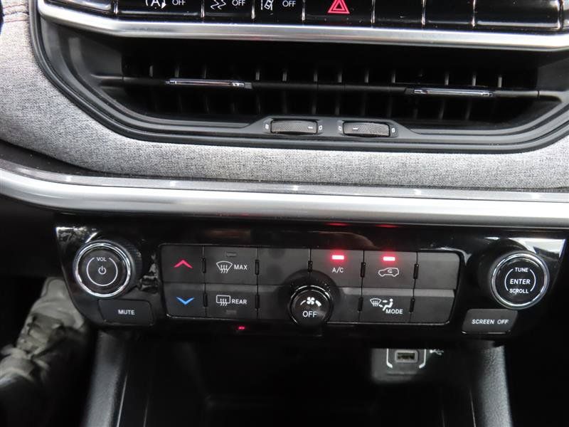 Used 2023 Jeep Compass Latitude AWD/4WD image 28