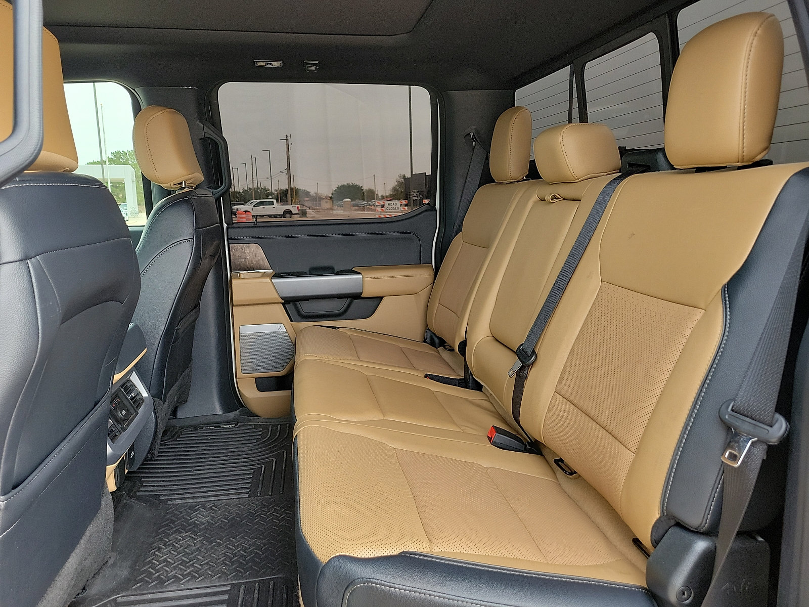Used 2024 Ford F250 Lariat w/ Lariat Ultimate Package AWD/4WD image 8
