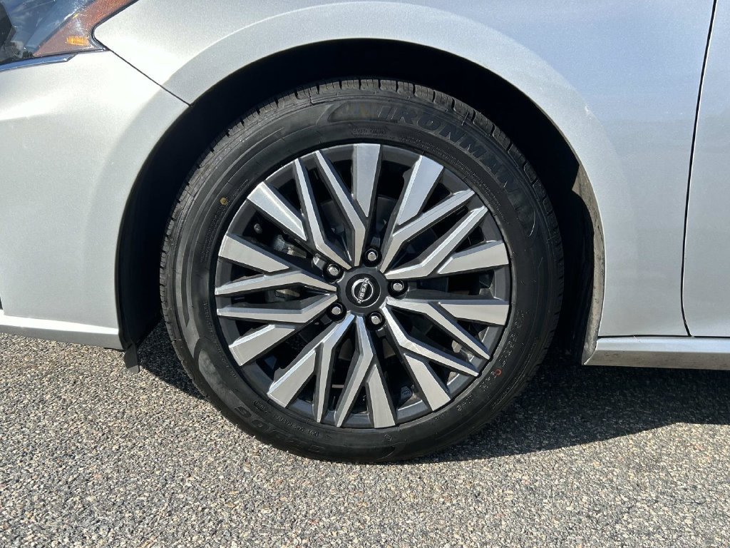 Certified 2024 Nissan Altima 2.5 SV FWD image 9