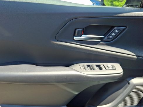 New 2026 Toyota Prius Plug-In Hybrid FWD image 12