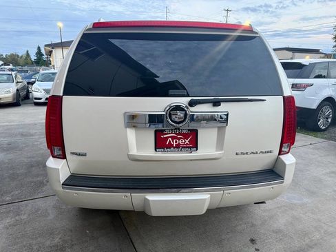 Used 2010 Cadillac Escalade Premium image 6