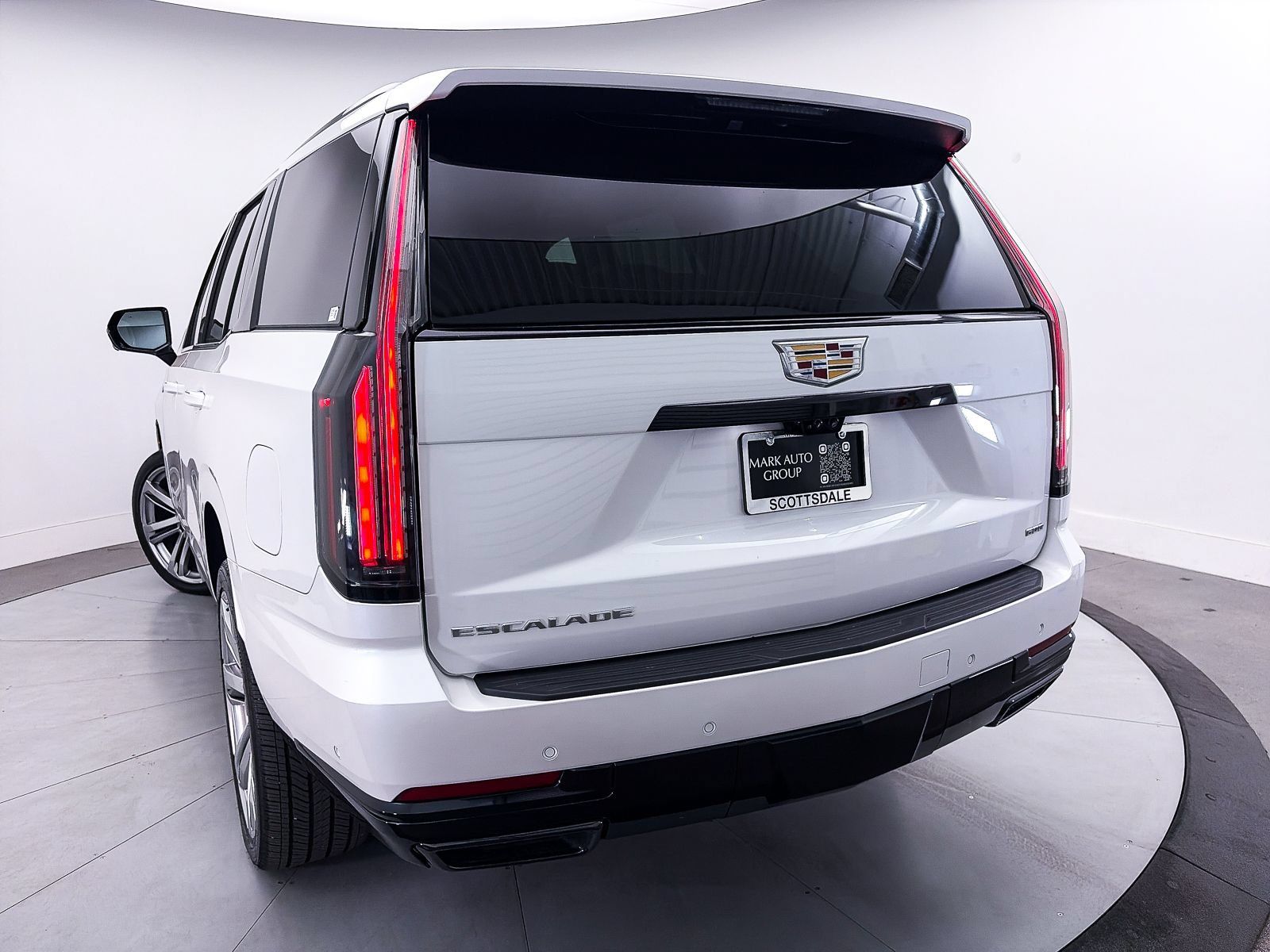 Used 2025 Cadillac Escalade Sport Platinum AWD/4WD image 4