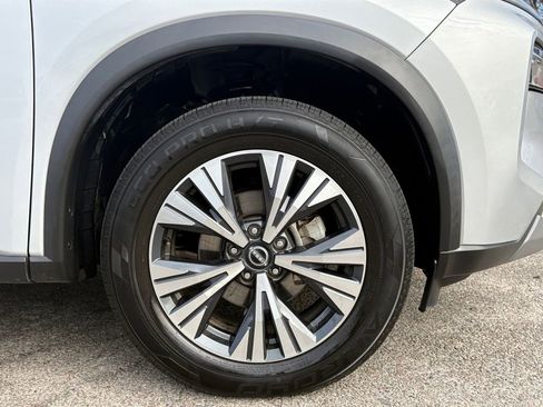 Used 2023 Nissan Rogue SV image 25