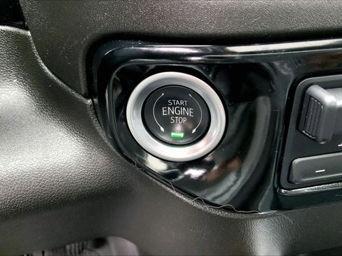 Used 2025 GMC Sierra 2500 SLT w/ SLT Premium Package image 33