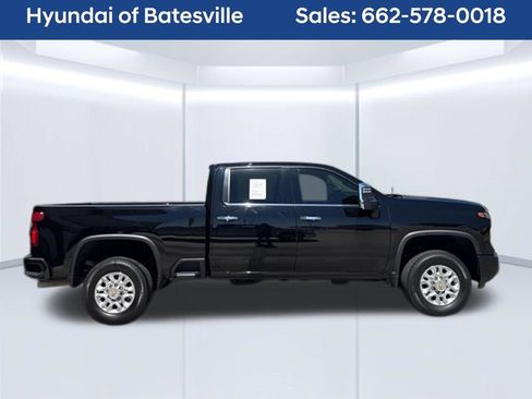 Used 2024 Chevrolet Silverado 2500 LTZ AWD/4WD image 2