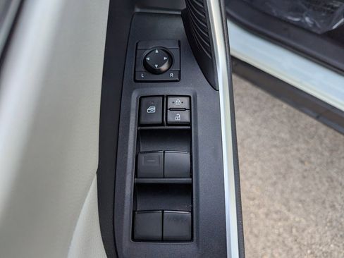 Used 2021 Toyota RAV4 XLE w/ Convenience Package image 14