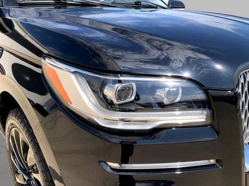 Used 2022 Lincoln Navigator Reserve AWD/4WD image 28