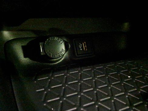 New 2025 Toyota RAV4 XLE image 31