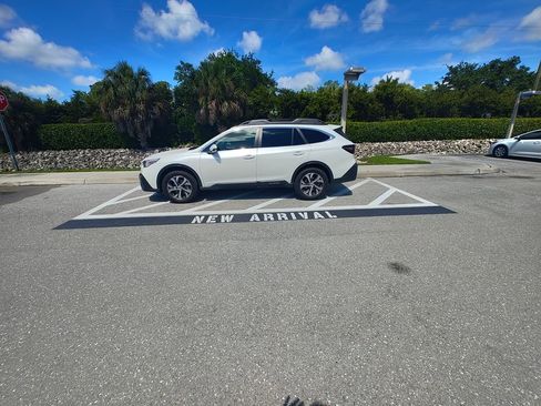 Used 2022 Subaru Outback Limited XT AWD/4WD image 2