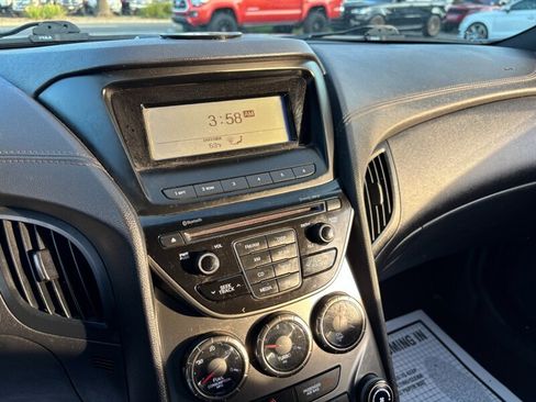 Used 2014 Hyundai Genesis 2.0T image 15