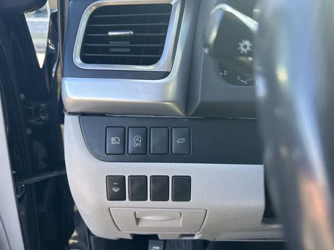 Used 2019 Toyota Highlander XLE w/ Protection Package #3 image 17