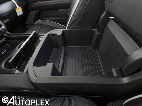 Used 2025 GMC Yukon AT4 Ultimate image 32