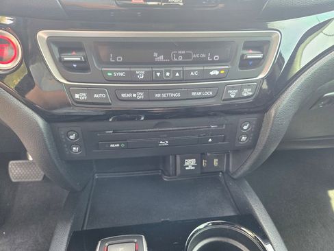 Used 2018 Honda Pilot Elite image 16