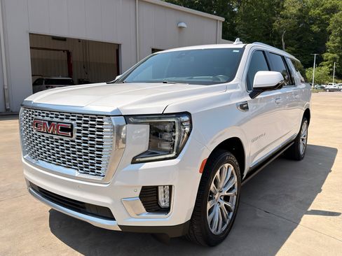 Used 2022 GMC Yukon XL Denali image 7