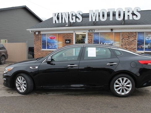 Used 2018 Kia Optima EX w/ Premium Package image 2