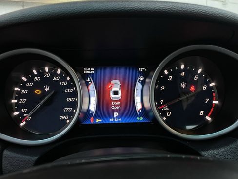 Used 2015 Maserati Ghibli image 40