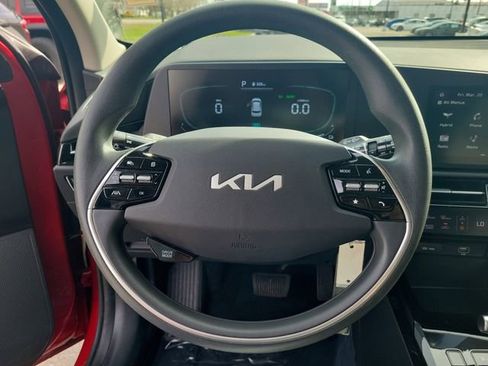 Used 2023 Kia Niro LX image 16