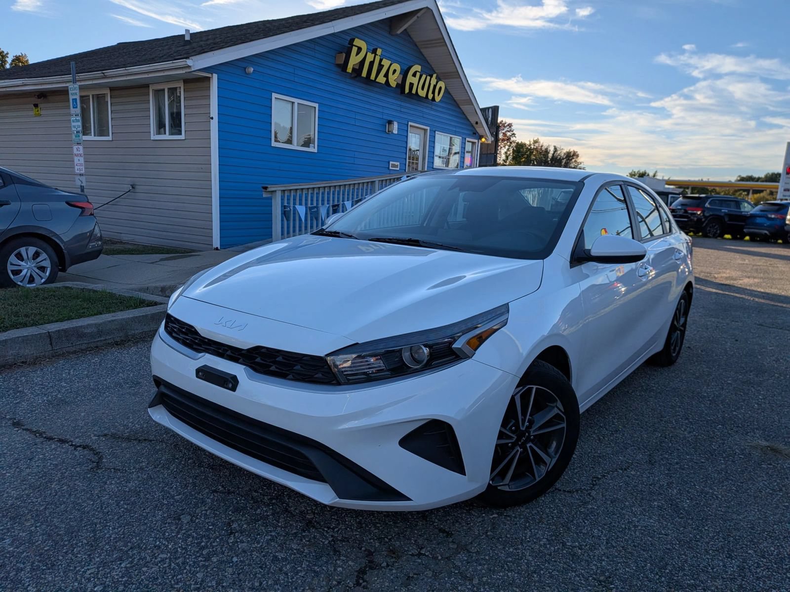 Used 2024 Kia Forte LXS FWD image 2