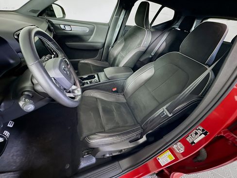 Used 2021 Volvo XC40 T5 R-Design w/ Protection Package Premier image 13