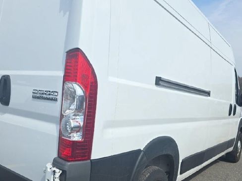 Used 2024 RAM ProMaster 2500 w/ Convenience Group FWD image 3