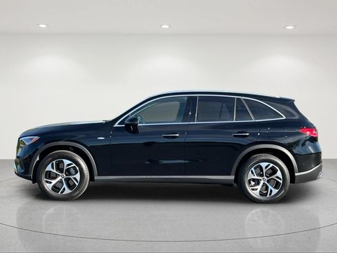Used 2025 Mercedes-Benz GLC 350e 4MATIC image 2