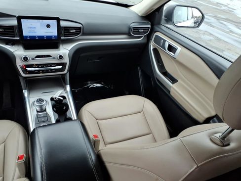 Used 2023 Ford Explorer XLT w/ Equipment Group 202A image 12